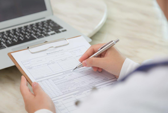 Photo Médecin avec une ordonnance